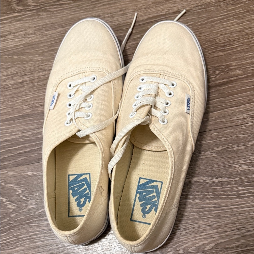 Vans women Cream Canvas Sneakers